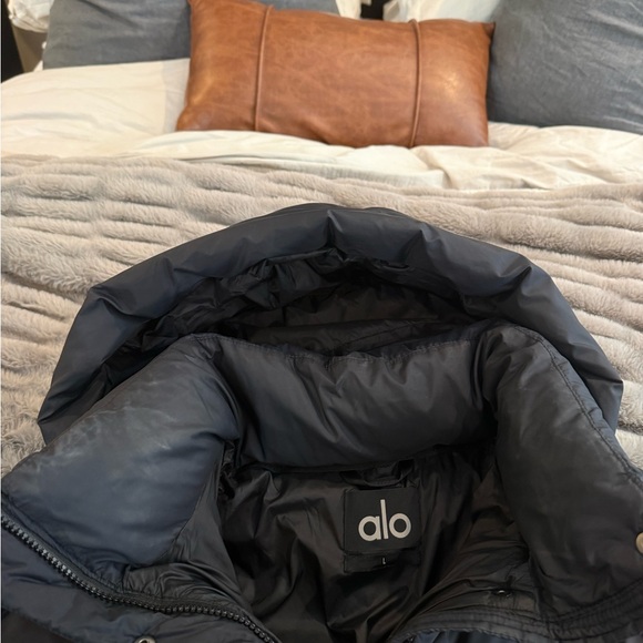 ALO Yoga Black Puffer Jacket - Picture 5 of 8